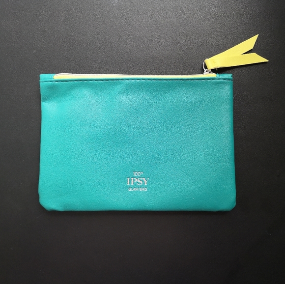 💢 BUNDLE for FREE Cosmetic Bag with $20 Purchase - Picture 2 of 3